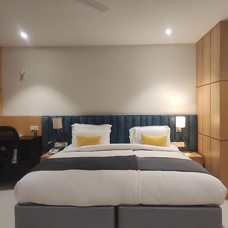Clubway Grand A Boutique Hotel Jorhāt Esterno foto