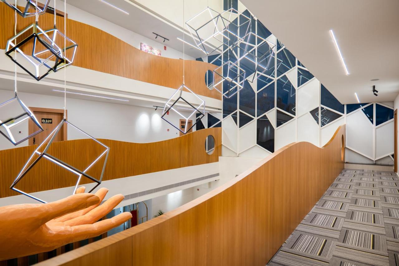 Clubway Grand A Boutique Hotel Jorhāt Esterno foto