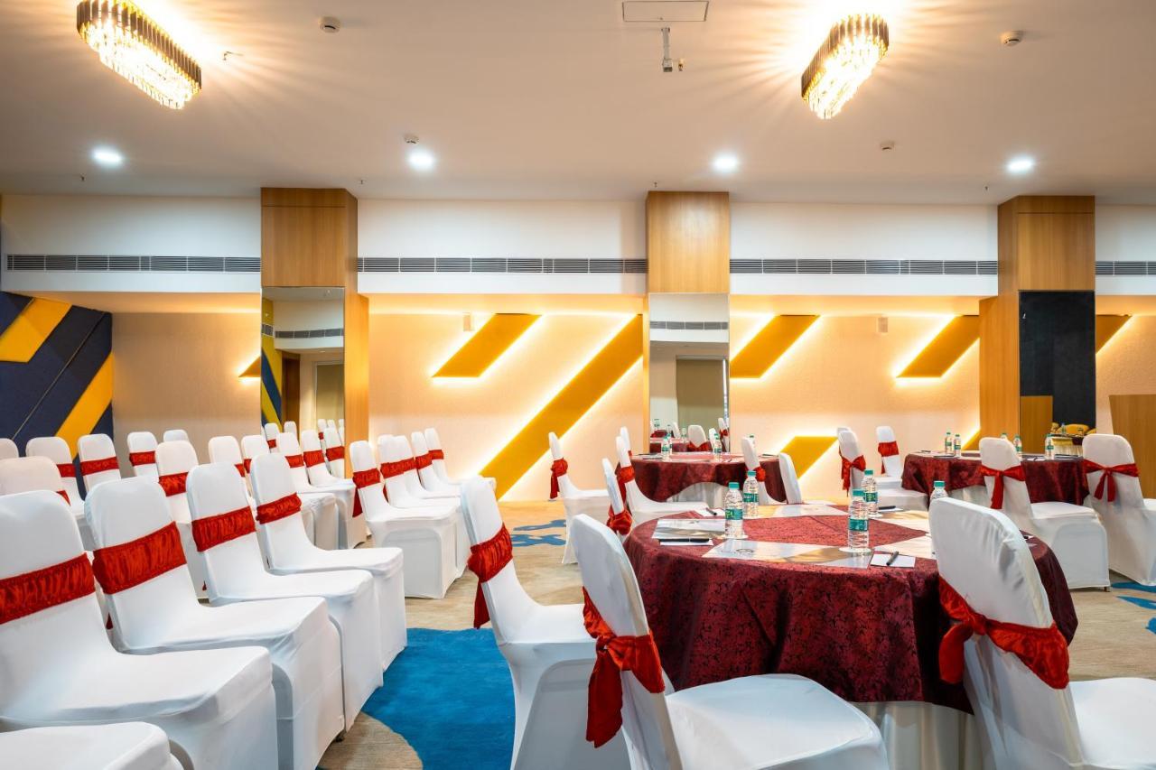 Clubway Grand A Boutique Hotel Jorhāt Esterno foto