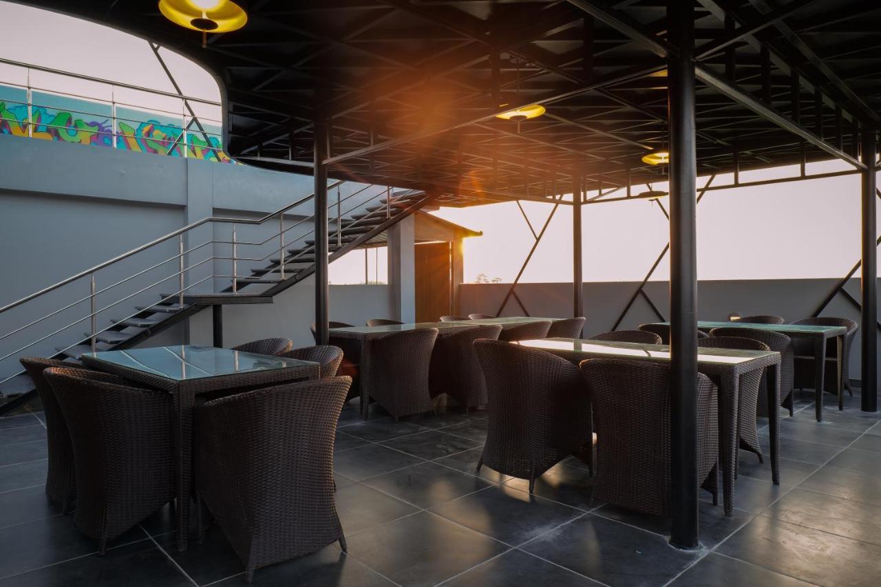 Clubway Grand A Boutique Hotel Jorhāt Esterno foto