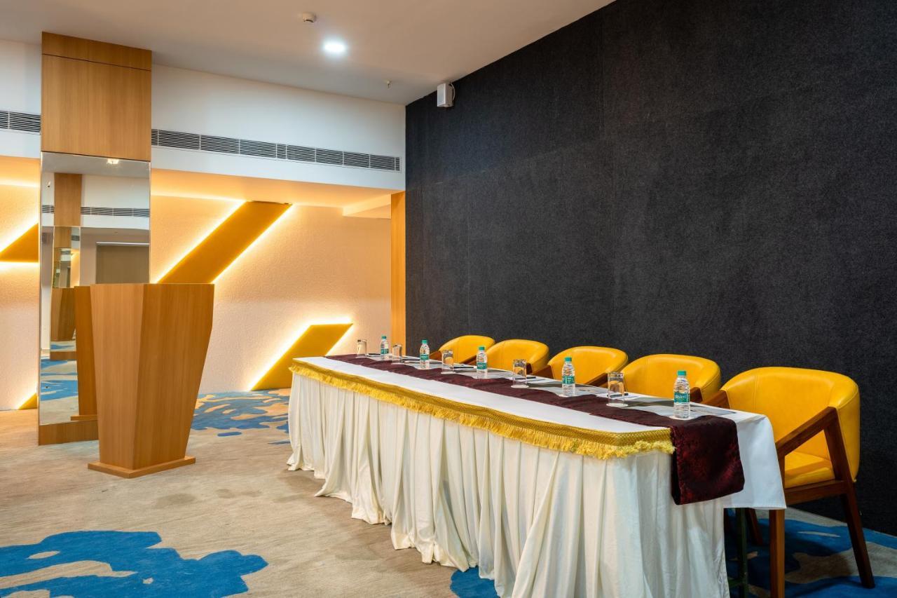 Clubway Grand A Boutique Hotel Jorhāt Esterno foto