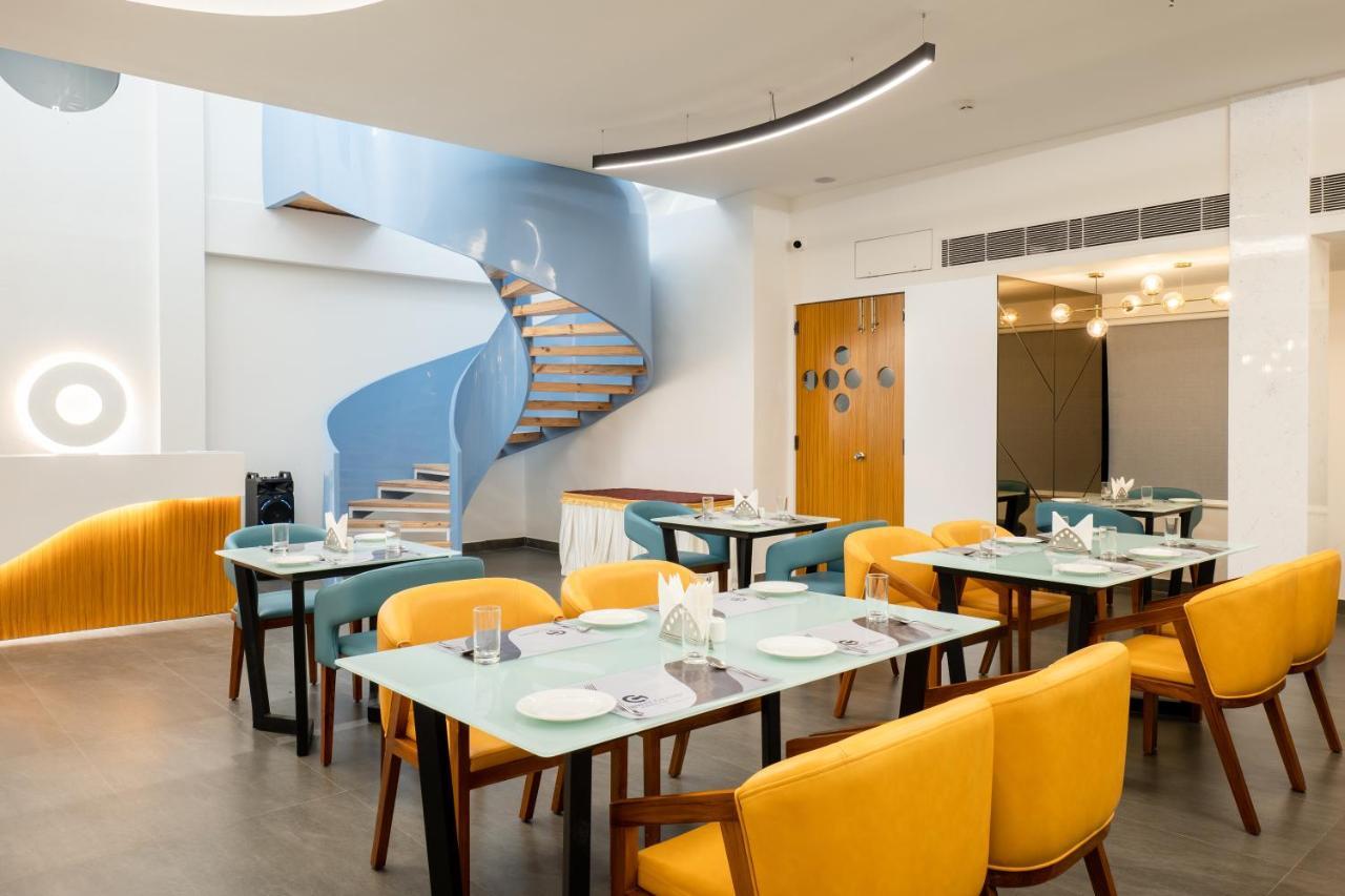Clubway Grand A Boutique Hotel Jorhāt Esterno foto