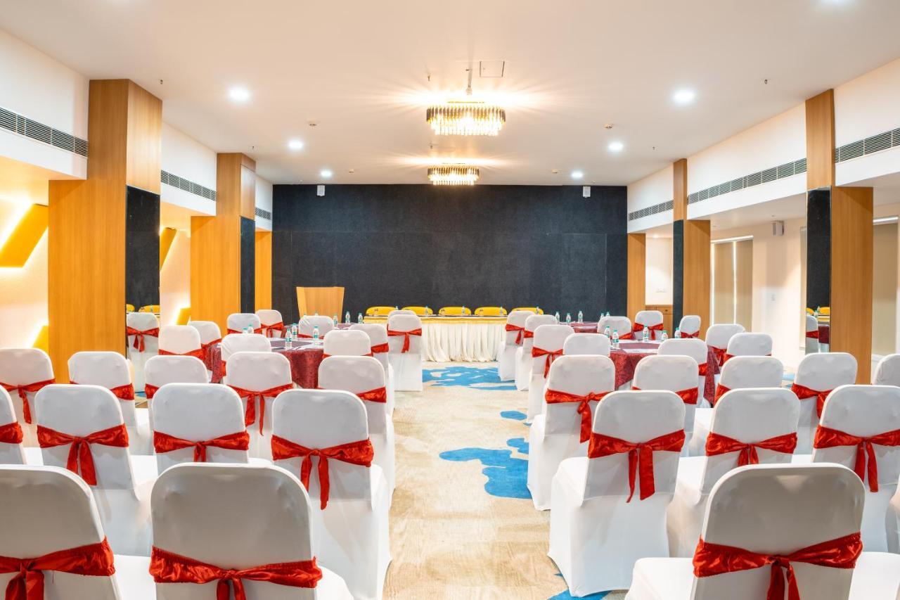 Clubway Grand A Boutique Hotel Jorhāt Esterno foto