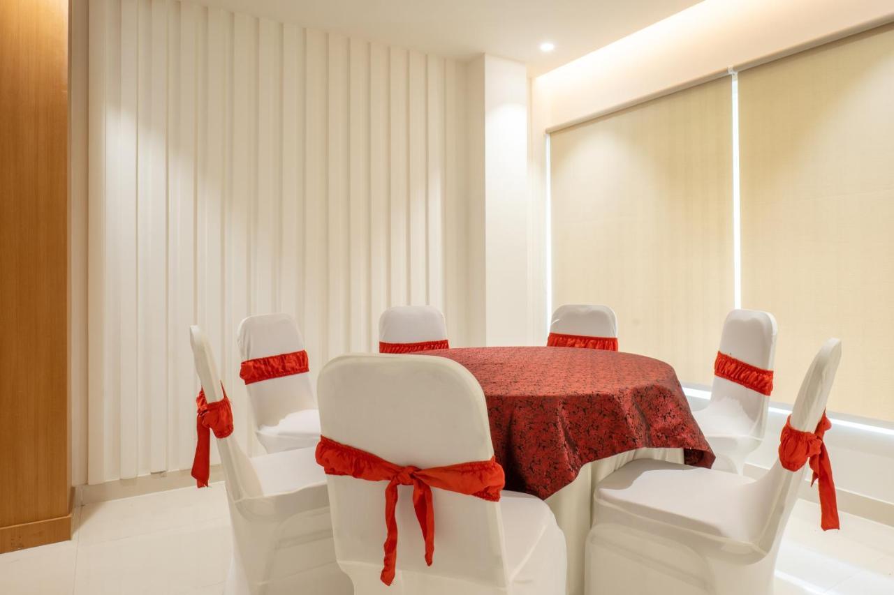 Clubway Grand A Boutique Hotel Jorhāt Esterno foto
