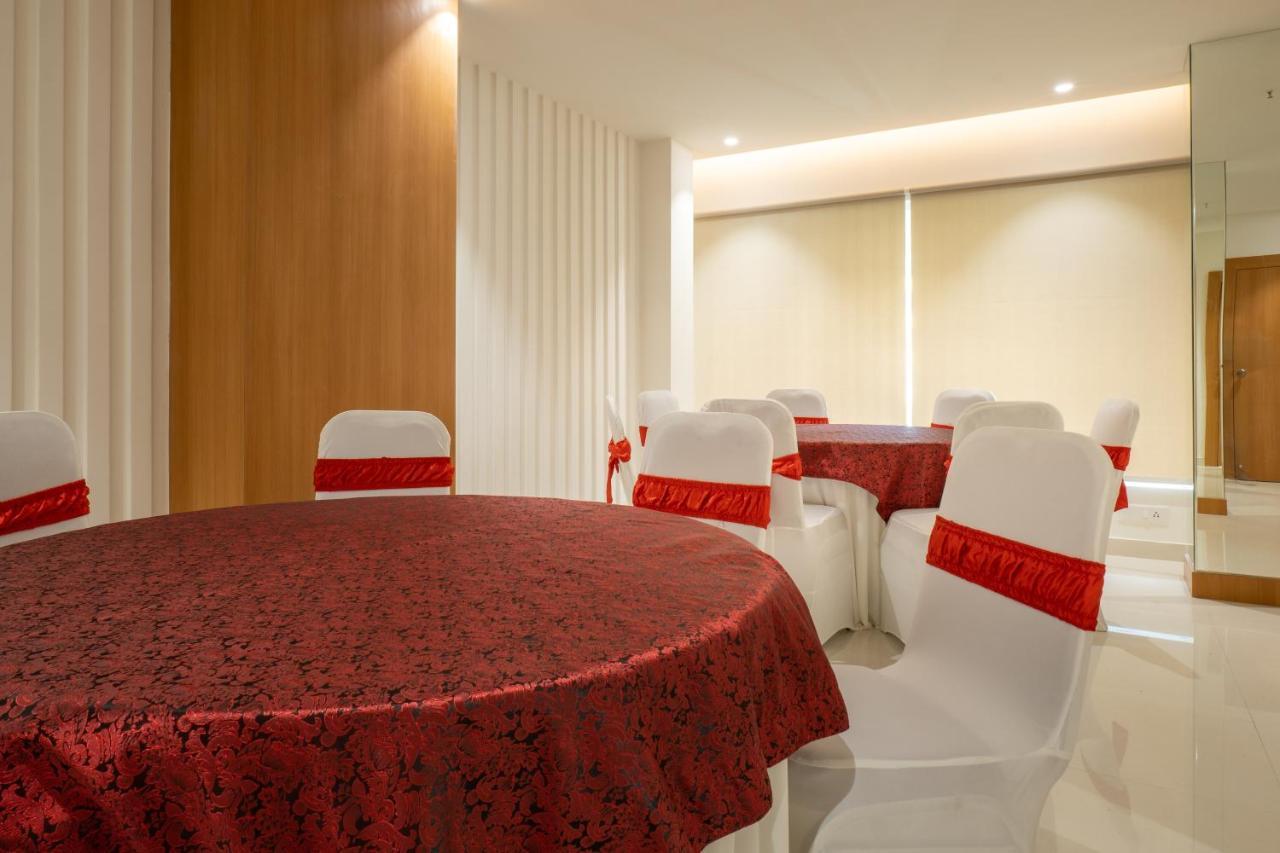 Clubway Grand A Boutique Hotel Jorhāt Esterno foto