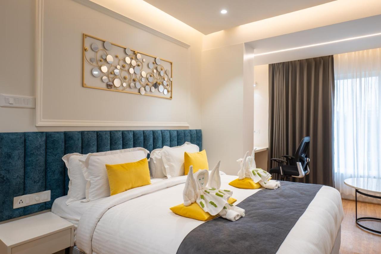 Clubway Grand A Boutique Hotel Jorhāt Esterno foto