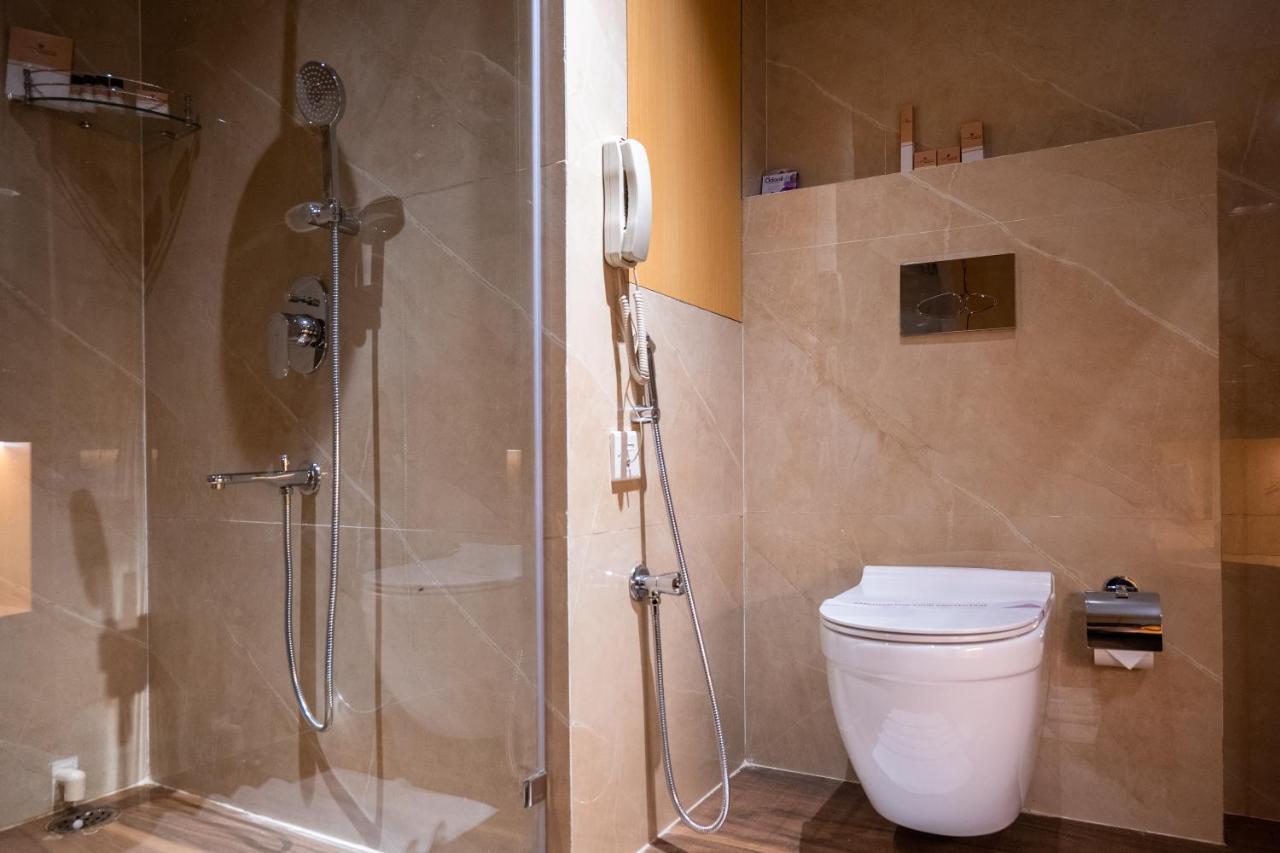 Clubway Grand A Boutique Hotel Jorhāt Esterno foto