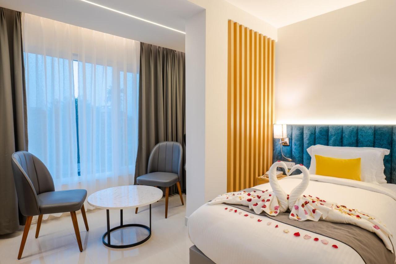 Clubway Grand A Boutique Hotel Jorhāt Esterno foto