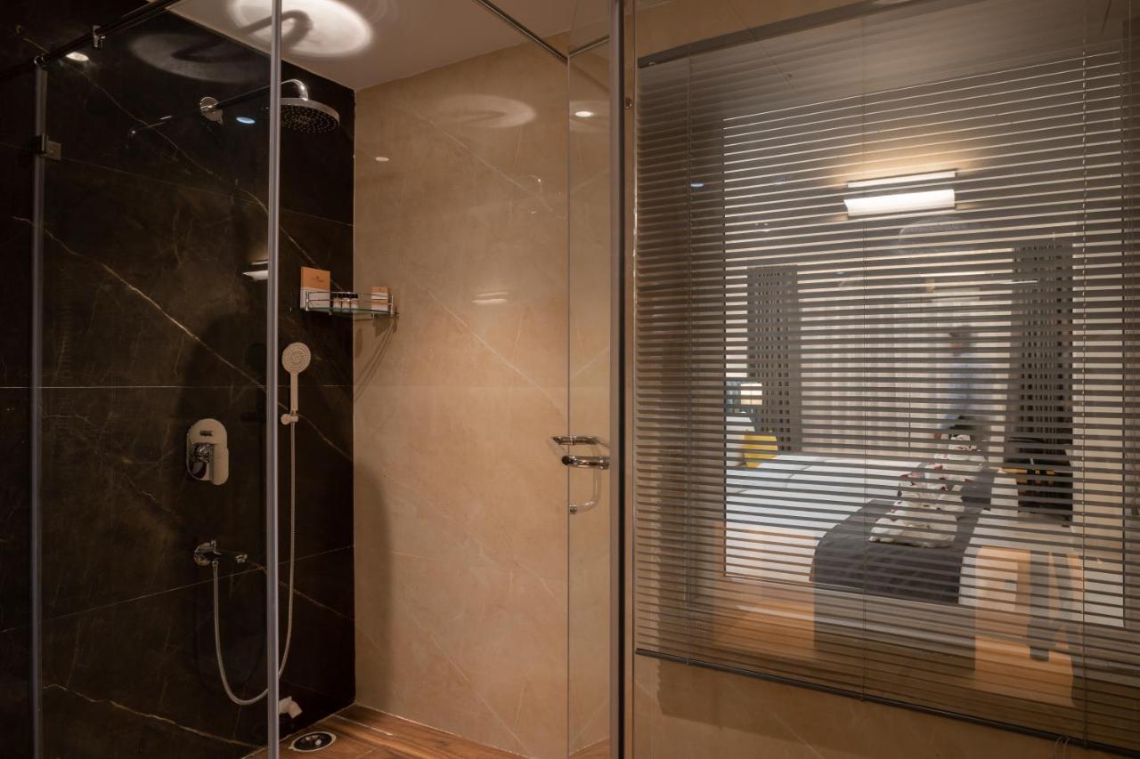 Clubway Grand A Boutique Hotel Jorhāt Esterno foto