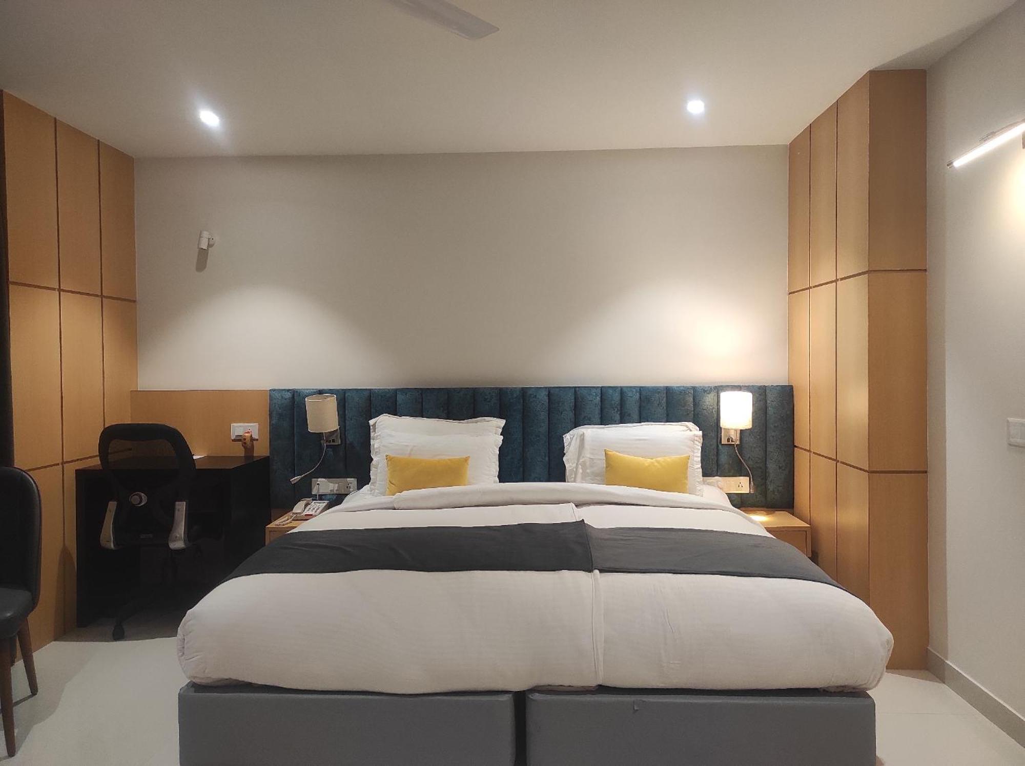 Clubway Grand A Boutique Hotel Jorhāt Esterno foto
