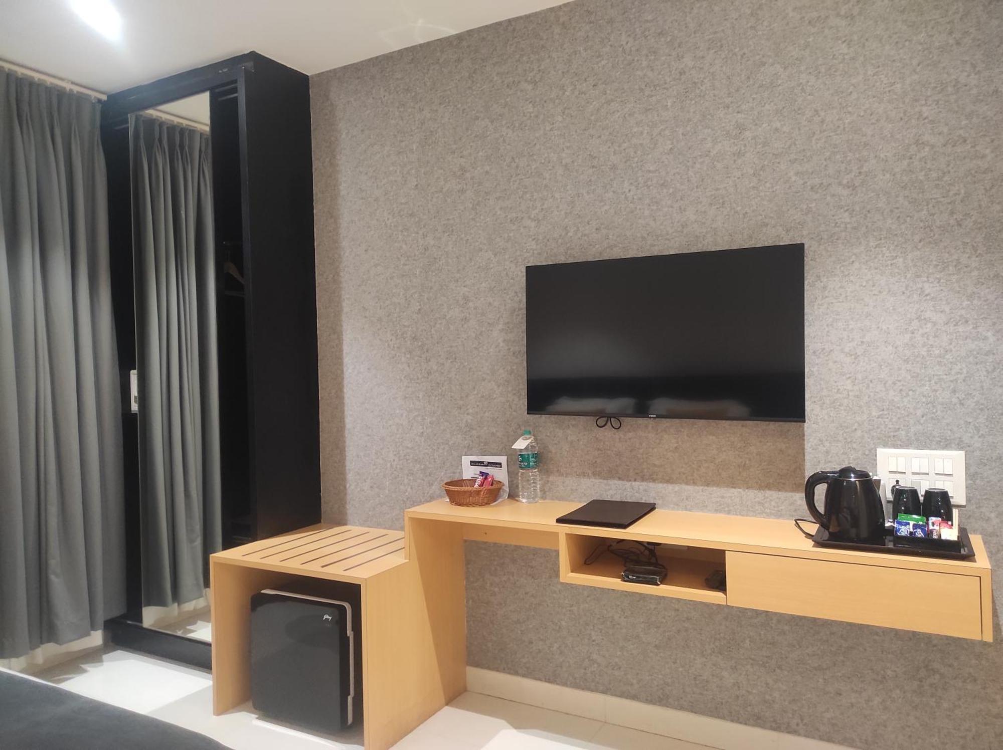 Clubway Grand A Boutique Hotel Jorhāt Esterno foto